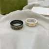 Män Kvinnor Designer Ringar Mode Keramik Kärlek Ring Förlovningar För Kvinnor Med Bi Ädelsten Mönster Klassiska Par Ringar Lyxiga Smycken 21ss