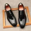 Zapatos de vestir informales Brogue a la moda para hombre, zapatos formales de cuero de vaca Real Oxford de alta calidad negros para hombre, zapatos de fiesta para traje