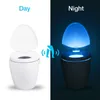 パーティーデコレーションスマートなバスルームのトイレの夜の光LED PIRの動きセンサーライト洗面所ランプ8色の照明