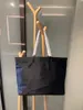 Dames Schoudertassen 2021 Herfst Nieuwe Mode Tote Bag Hoogwaardige Soild Nylon Winkelen-Bags Beroemde luxe ontwerpers Hoge capaciteit Maat: 38 * 16 * 32 cm