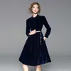 Vrouwen blauwe fluwelen herfst winter single-breasted lange mouw vintage a-line pocket Midi jurk vestidos met riem 210416