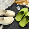 2021 designer jelly dam chunky häl sandal tofflor, gjorda av genomskinliga material, fashionabla, sexiga och härliga, soliga strand kvinna skor tofflor