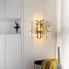 벽 램프 FKL 현대 크리스탈 램프 라이트 고급 황금색 검은 거실 배경 계단 통로 엘 침실 침대 옆