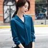 Marynarka wojenna Blue Shirt Kobiety Moda V Neck Design Wiosna Z Długim Rękawem Casual Satin Bluzki Biuro Panie Formalne Prace Luźne Top 210604
