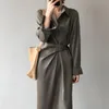 Casual Dresses 2021 Spring High End Satin Belt Olive Green Dress Kvinnors Design Temperament Lång Elegant Black Office Lady
