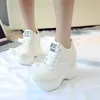 Zapatos de mujer de otoño en la versión coreana de Aumentar Blanco Toe Round Toe Casual Sierde de moda Vulcanizado Y0907