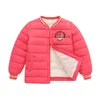 Pojkar och flickor Universal Barnhöst Vinter Fluffy Coat Tjock Vattentät Varm Högkvalitativa Mode Cotton Jackor 211222