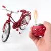 빈티지 남자와 여성의 자전거 가죽 가방 크리 에이 티브 데스크톱 자전거 오픈 화염 현실적인 3D 모델 라이터는 장식품으로 사용할 수 있습니다