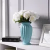 Modern Minimalist Europe Style Ceramic Flower Vase Ornements Creative Tabletop Fleur Vase blanc Vase Home Christmas Decoration R706 210409