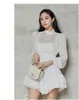 Korea Moda Szyfonowe Stojak Kołnierz Kobiety Eleganckie Party Dress Wiosna Office Ol Długi Rękaw Ruched Ruffles Mini 210519