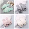 Kvinnor Design tofflor Cross Plush Slipper Inomhus Casual Thermal Bomull Shose House Shoses Badrum Skor Varm Bekväm 2021 Höst och Vinterstil WMQ1162