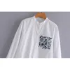 Vrouwen met zakmode prachtige borduurwerk met stand-up kraag lange mouwen T-shirt vintage witte chique vrouwelijke tops 210507