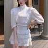 Sommar Sweet Two Piece Set Kvinnor Puff Sleeve Ruffles Shirt Blus + Mini Cake Skirt Suits Fashion Crop Top Kjolar Sets 210514