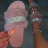 Pelzträger für Frauen Pelz-Sandalen Glitter-Rutschen mit Pelz-Fury-Hausschuhe Schuhe 2020 Großhandel Dropshipping Free Schnelles Verschiffen x0523