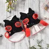 Abbigliamento per cani Abiti con cinturino rosso Abiti invernali neri per bambina piccola Amante del ragazzo Festa di Halloween Gonna per animali domestici Cappotto con pelliccia di gatto Carlini