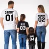 Kläder Pappa 01 Mamma 02 Kid 03 Baby 04 Familj Matchande Outfits Moder Fader Fashion Letter T-shirts 210417