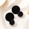 Coréen hiver cheveux boule boucles d'oreilles géométrique flanelle ronde gland oreille clou femmes européennes femme affaires fête boucle d'oreille bijoux accessoires rouge noir