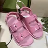 Lyxig designer kvinnor sandaler 2021 Mode sommar rosa lägenheter strand tofflor kvinna utomhus casual glides resa skor