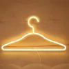 Led Neon Light Clothes Stand Hängare Nattlampa USB Powered Xmas Gift till Sovrum Bröllopskläder Store Art Wall Decor