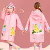 Bambini ragazza / ragazzo cappotto pioggia carino cartone animato cartoon stampato vestiti rosa / blu / giallo impermeabile impermeabile tuta con cappuccio pioggia con cappuccio 211204