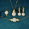 Boucles d'oreilles collier mode bague hexagonale ensemble de bijoux en or mat Vintage Hetian Jade pierre blanche charme pour les femmes cadeaux d'anniversaire de mariage