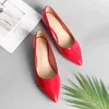 Mulheres sapatos baixos saltos apontados toe espessa bombas de salto de moda deslizamento em senhoras vestido primavera vermelho vermelho tamanho grande 43 210517