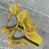 샌들 2021 여성 여름 10cm 하이힐 여성 스퀘어 발가락 로마 크로스 넥타이 스트랩 샌들 노란색 녹색 메쉬 즐거운 파티 신발