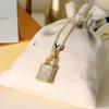 Collana in oro 18 carati con ciondolo a forma di lettera V a 3 colori Collana in oro 18 carati con chiusura personalizzata Gioielli in acciaio inossidabile