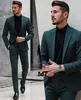 2021 Classic Drk Green Wedding Tuxedos Mens Suits Slim Fit Peaked Lapel Prom Bestman Groomsmen Blazer Dinner Party Business Designs Two Piece Set (Jacka + Byxor) B2023