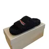 Comfortable Luxurys Fur Slides Fluffy Sandals Slippers 2022 Winter Designers Women Ladies Warm Letters Wool Furry Fuzzy Girl Flip Flop Ndmi