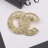 20color 18K Gold Plated Letters Brooches Small Sweet Wind Women Luxury Brand Designer Crystal Rhinestone Pearl Pins Metal Jewelry 262b