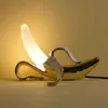 مصابيح طاولة إيطاليا مصباح الموز الحديثة راتنجات الراتنج لغرفة نوم الشمال ديكور المنزل مصمم مصمم BedsIdetable241g