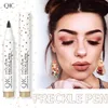 Gezicht make-up freckle pen foundation simulatie 2 kleuren sproeten make-up potlood kleur donker / licht bruin waterdichte longrasterende zachte stip SOPT Pennen Pluma de Peca