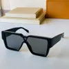 une paire de lunettes