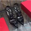 2021 Mulheres Bombas Sapatos de Casamento Sandália de Salto Alto Nude Fashion Alças de Tornozelo Rebites Sapatos Sexy de Salto Alto Sapatos de Noiva 5562