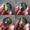 Novelty artiklar Naturlig blå tigerögon Jasper Quartz Crystal Ball Carving Sphere Chakra Stand Gifts Healing Hantverk Reiki Familjer Stones