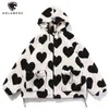 Aolamegs mignon en forme de coeur imprimé laine d'agneau veste d'hiver hommes poches à cordon fermeture éclair à capuche haute rue chaud Couple Streetwear 210923