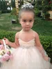 2021 Pageant Kleider für Mädchen Spaghetti ärmellose Blumenmädchenkleider Weiß Elfenbein Champagner Kinder Ballkleider Hochzeitskleid Schärpe Perlengürtel