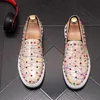 Neue Marke Männer Schuhe 2021 Mode Gold Atmungsaktive Bequeme Männer Müßiggänger Luxus Spikes männer Wohnungen Männer Casual Schuhe