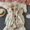 Jumpsuit Vrouwen Zomer Losse en Dunne V-hals Bloemen Geparmerde Puff Sleeve Wide-Leg-Shorts Jumpsuit voor Rompertjes Playsuits 210420