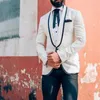 2 stuk witte bruiloft smoking slim fit mannen pakken met marine blauwe broek sjaal revers mannelijke mode jas Nieuwste stijl x0909