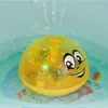 Lustiges Säuglingsbadespielzeug Baby Elektrische Induktionssprinklerkugel mit leichter Musik Kinder Wasserspiel Baden Kinder Geschenke 210712