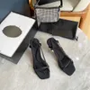 2022 Сатиновая платция высокая каблука сандалии хрустальные украшенные туфли столовой туфли шпильча