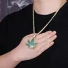 Colgante de hoja de arce verde TOPGRILLZ, colgante de Zirconia cúbica con hielo, colgante de circonita cúbica brillante, joyería de moda de hip-hop X0509