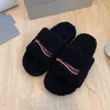 快適なLuxurys Fur Slides Fluffy Sandals Slippers 2022冬のデザイナー女性女性温かい文字ウール毛皮のようなファジーガールフリップフロップndmi