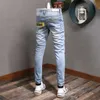 Estilo coreano moda homens jeans retrô luz azul elástico algodão rasgado streetwear impresso designer hip hop lápis pants mjo1