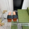 2021 Tasarımcı Sandalet Düz Dipli kadın Terlik 2021 Yaz Moda Sandal Ziyafet Deri Ayakkabı Rahat G Metal Toka Büyük Boy Sli