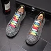 Europeisk stil maskros spikar platt läderskor strass mode broderi loafer klänning rökande toffel casual diamant sneakers b136