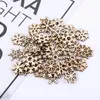 Dekoracje świąteczne 50 sztuk / zestaw z dekoracji otworów DIY Rzemiosło Hollow Ornament Zdobienie Naturalne Scrapbooking Snowflake Party