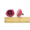 Couronnes de fleurs décoratives 50pcs 2.5cm Mini têtes de roses artificielles en soie pour la fête de mariage décoration de la maison bricolage accessoires faux artisanat